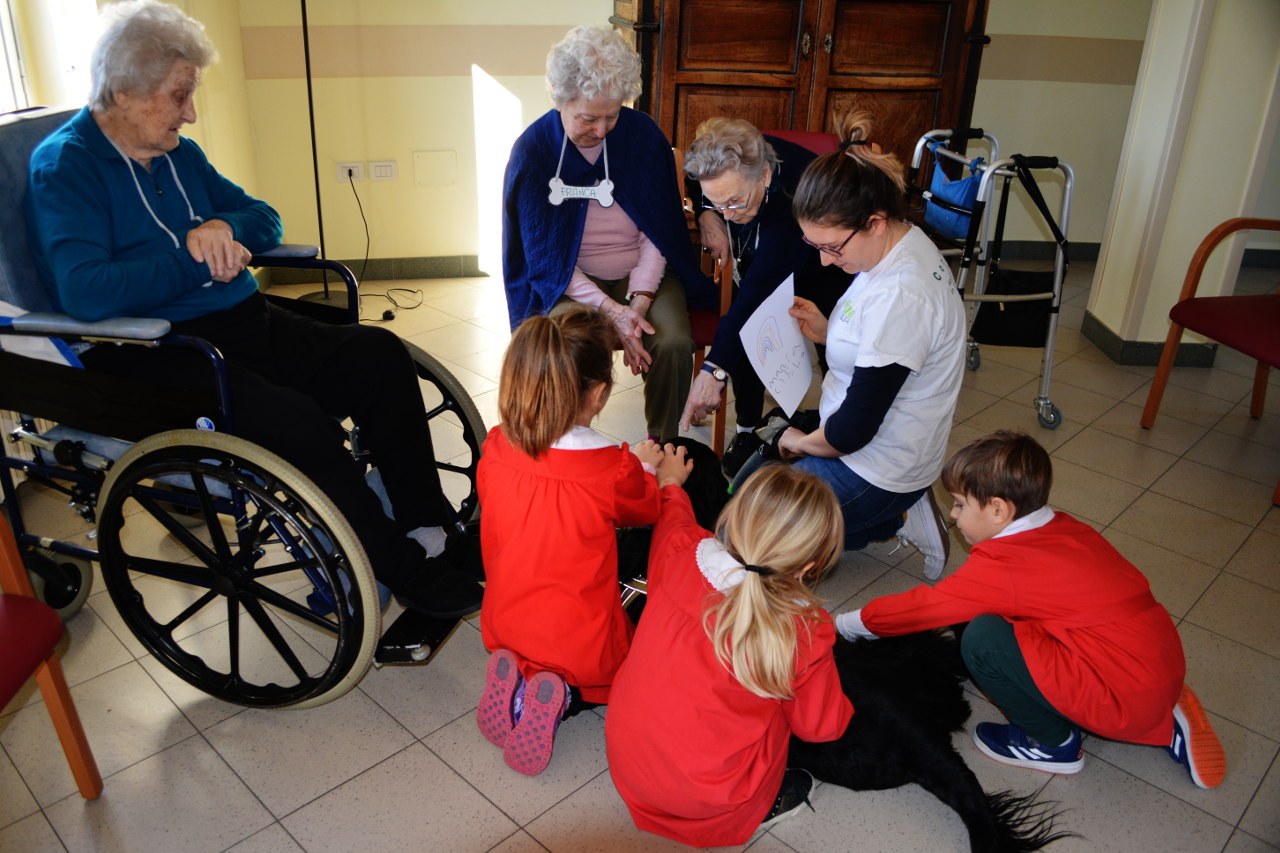 pet therapy nonnini e bambini